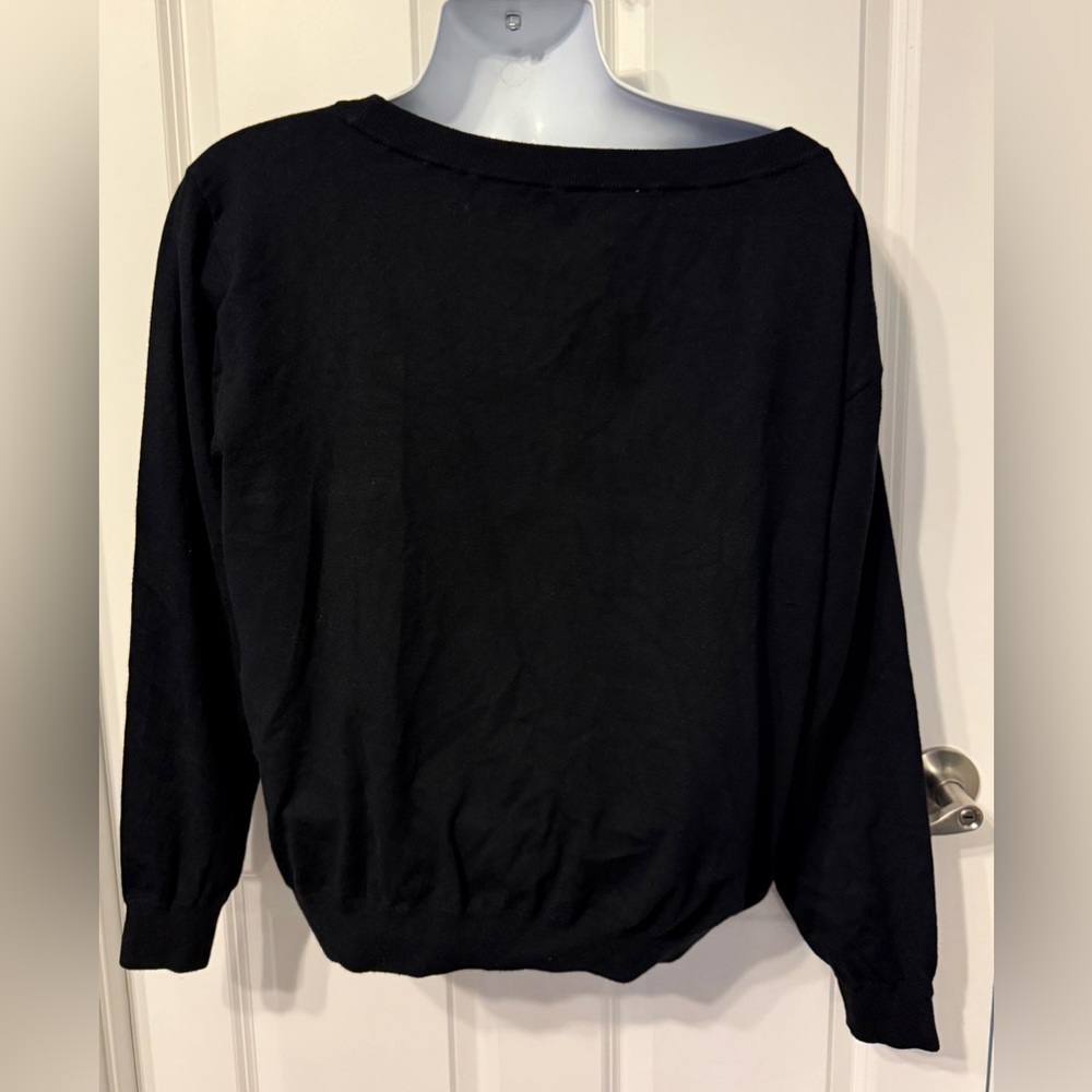 Elegant Black Off-the-Shoulder Sweater - Picture 2 of 4